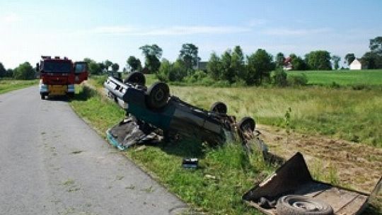 Dachował polonezem. Miał 2,5 promila, nie miał prawa jazdy