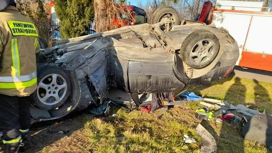 Dachowanie audi. 28-latek zgłosił się na komisariat. Trzeźwy nie był