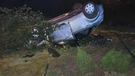 Dachowanie forda koło Lublina. Kierowca był pijany [zdjęcia]