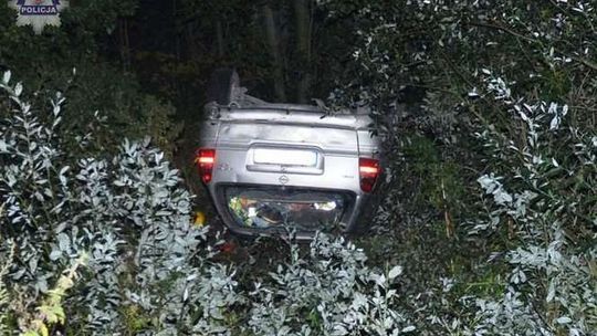 Dachowanie samochodu. Kierowca był pijany