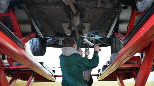 Dają 1 tys. zł dla firmy za pięć dni z pracownikiem. Jak je zdobyć?