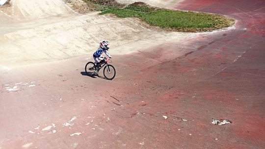 Daleka droga i jazda w kontakcie. Mistrzostwa Polski w BMX Racing były w Lublinie, gospodarze dominowali