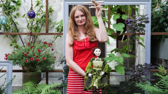 Damy, królowe, dwórki, matki, babki i córki. Próba spektaklu marionetkowego „Damy z Matejki ramy” [zdjęcia]