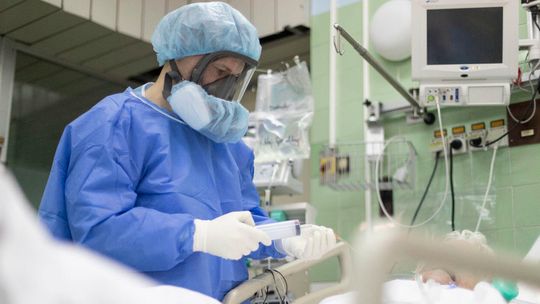 Dane z 16 lutego. Tak wielu przypadków nie było od dawna. Zbliża się trzecia fala