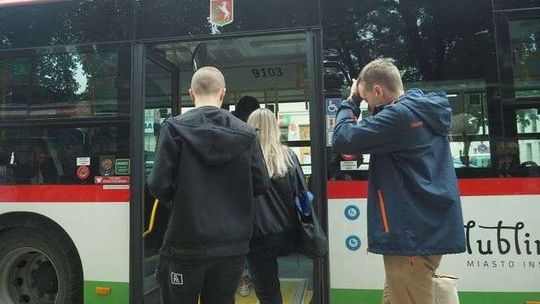 Darmowa komunikacja dla uczniów. Decyzja miała być już dzisiaj, dlaczego nie zapadła?