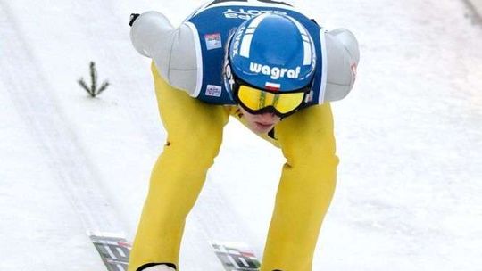 Dawid Kubacki 11 na normalnej skoczni w Lahti