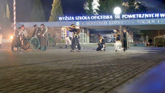 Dęblin: Dzień Podchorążego na lotnisku