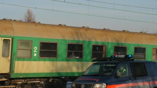 Dęblin: Machał nożem i krzyczał na pasażerkę pociągu