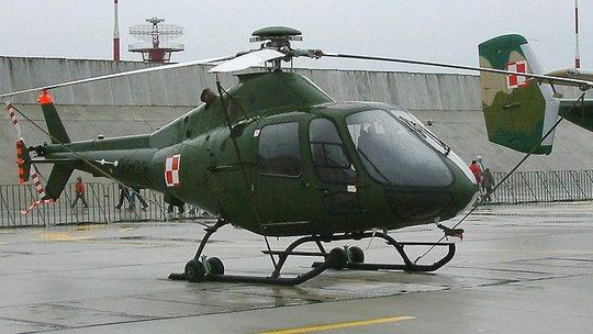 Dęblin: Śmigłowiec spadł na płytę lotniska