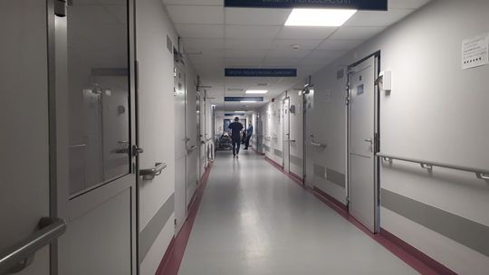 Dębliński szpital na kwarantannie. Pracownicy nie wracają do domów