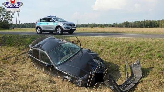 Dębowa Kłoda: BMW dachowało w rowie (zdjęcia)
