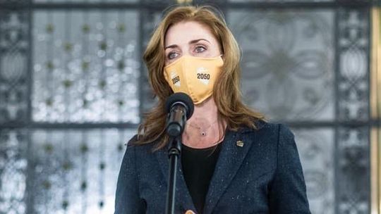 "Decyzja niezrozumiała, ale szanuję jej wybór". Komentarze po odejsciu Joanny Muchy z PO