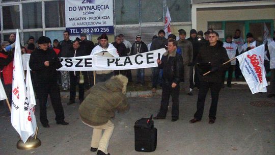 Demonstracja przed Zakładem Narzędziowym w Świdniku