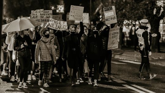 Demonstracja w Opolu Lubelskim w obronie praw kobiet [zdjęcia]