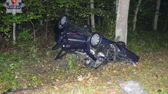 Depułtycze Królewskie: Auto rozbite na drzewie. Nie żyje jedna osoba