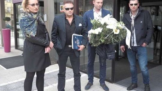 "Detektyw" Rutkowski robi show w Lublinie. Policja studzi emocje (wideo)