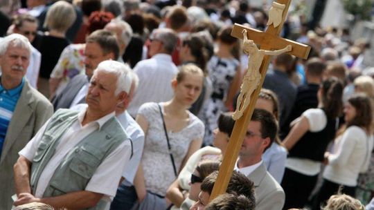 Diagnoza Społeczna 2011: Mieszkańcy Lubelskiego są pobożni i nieufni