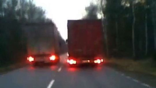 DK-19: Szalona jazda kierowcy ciężarówki (wideo)