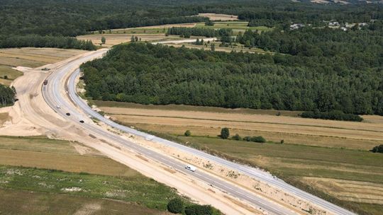 DK74 wyjeżdża z ziemi