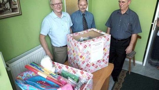 Dla maluchów na rok szkolny. Przybory szkolne zbierali na dworcu