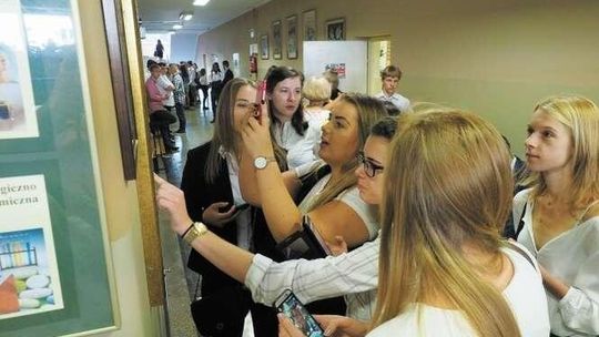 Dla tysięcy chętnych nie będzie miejsc w wymarzonych szkołach. Rodzice alarmują