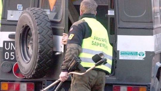 Dla zabawy dzwoniły i informowały o bombie. "Z reklamówki wystają kable, słychać tykanie"