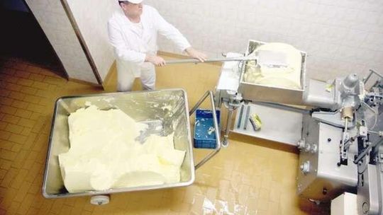 Dlaczego ceny masła idą w górę? Kostka już nawet za 10 zł. "Będzie drożej"