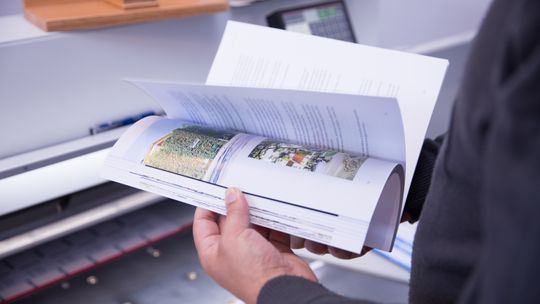 Dlaczego druk cyfrowy zmienia zasady gry przy małych nakładach