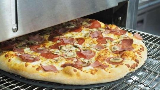 Dlaczego na ulicę Romów nie chcą dowozić pizzy? "Nasz kierowca został tam pobity"