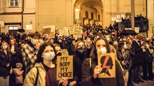 Dlaczego PiS teraz zaostrza prawo aborcyjne?