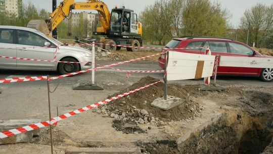 Dlaczego prują całkiem dobry asfalt na ul. Jana Pawła II?