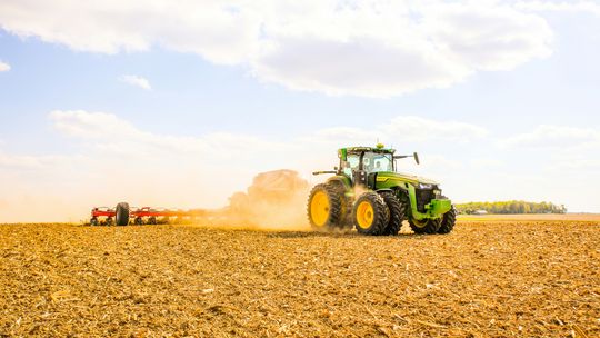 Dlaczego przegląd i wymiana części do maszyn rolniczych to najlepsza inwestycja przed nowym sezonem?