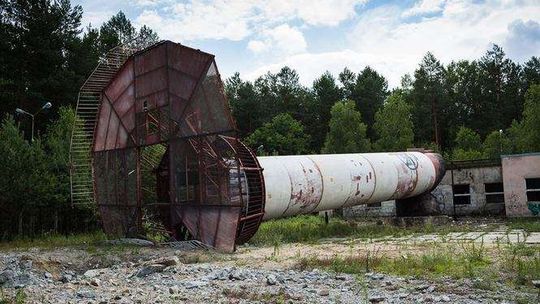 Dlaczego rozbierają stację radiolokacyjną na lotnisku? 