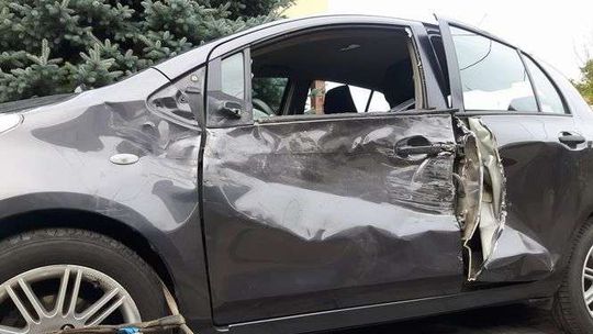 Dlaczego ukradł i rozbił samochód? Policja zatrzymała 29-latka. Jest agresywny