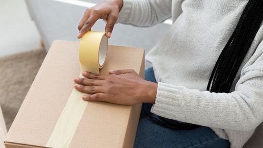 Dlaczego warto zamienić plastikową taśmę na papierową w e-commerce?