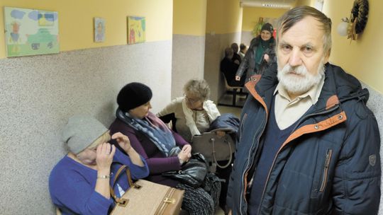 Długa kolejka po rehabilitację. Niektórzy czekali od 5 rano żeby się zapisać