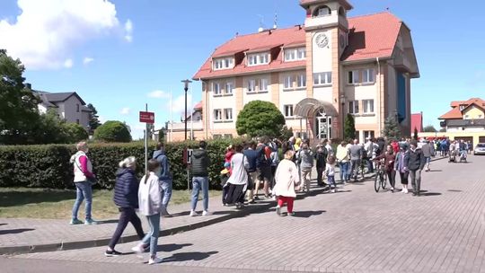 Długie kolejki przed lokalami wyborczymi nad morzem