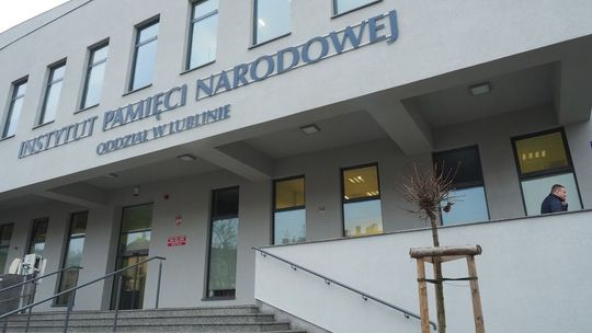 Do IPN wciąż tylko w maseczkach. Ale akta już można czytać
