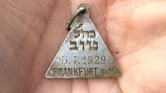 Do kogo należała srebrna płytka? Znaleźli ją w obozie zagłady w Sobiborze