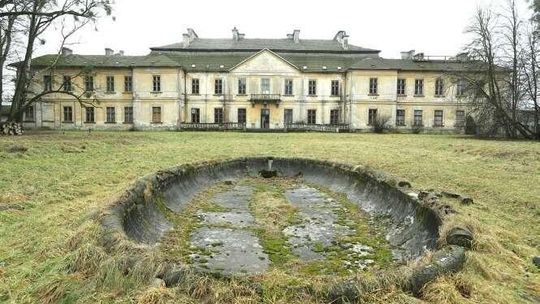 Do kogo trafi pałac Klemensów?