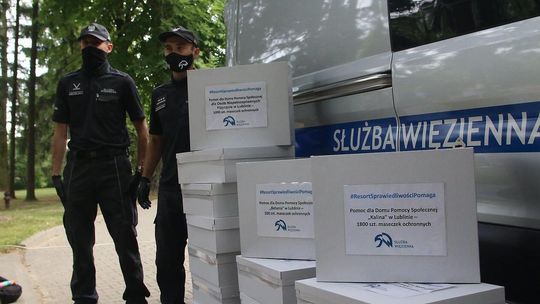 Do lubelskich DPS-ów trafiło 10 tys. maseczek. Uszyli je więźniowie [zdjęcia]