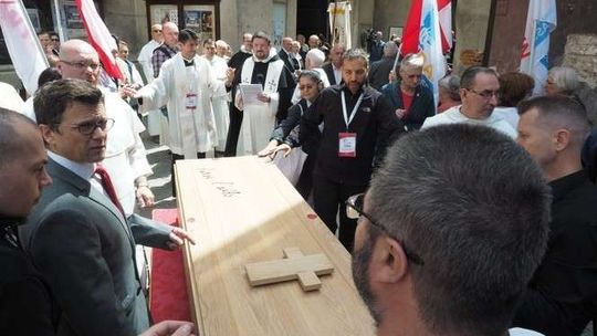 Do Lublina przyjechała trumna z ciałem bł. Pier Gorgia Frassatiego. Peregrynacja relikwii patrona młodych