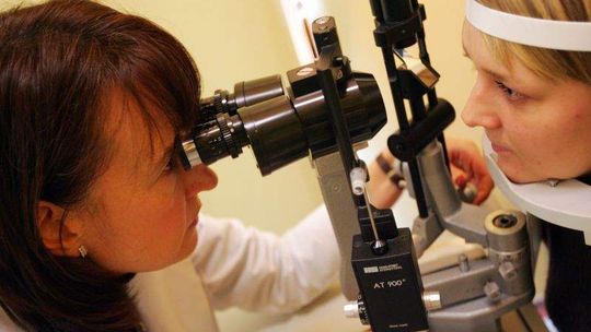 Do okulisty i dermatologa ze skierowaniem od lekarza rodzinnego. "To nie skróci kolejek"