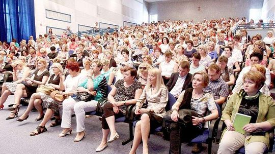 Do szkoły z książką z ministerstwa. Podręczniki powinny być na czas