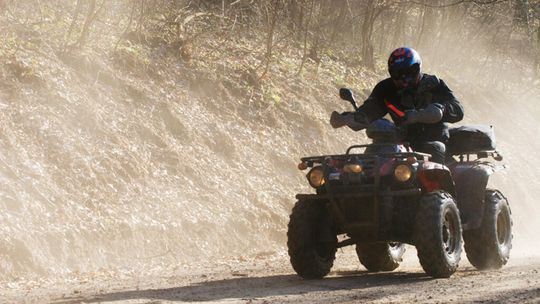 Dobrze schowaj quada i kosiarkę. Złodzieje grasują