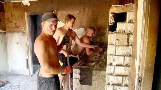 Dobytek ich całego życia poszedł z dymem. Możemy pomóc rodzinie Grądzielów