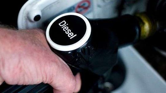 Dodatek do diesla – co warto dolewać do baku?