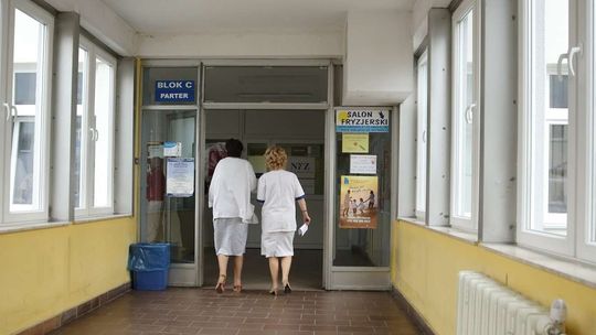Dodatki dla pielęgniarek sporo niższe niż dla lekarzy. "Jesteśmy dyskryminowane!"