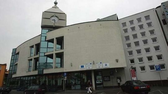 Dodatkowa praca dla bezrobotnych zamiast urzędników? Skarżą się na burmistrza za petycję