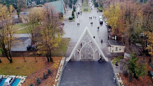 Dojazd na cmentarze w Lublinie. Jak będą kursować specjalne linie autobusowe?